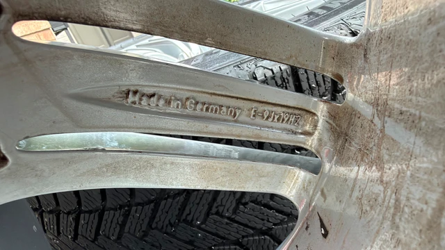 Michelin X-Ice Winter Tires, Original Porsche Macan Rims (TPMS), dovoz Kanada — foto 5 z 5