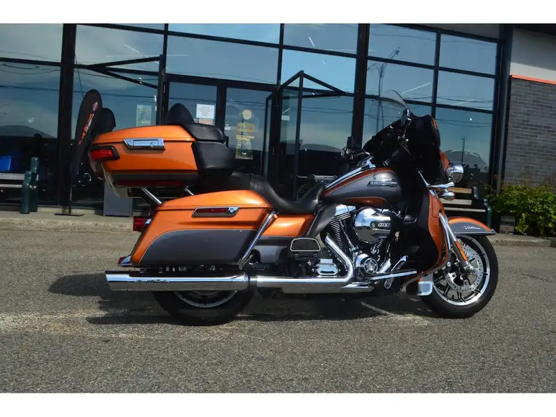 2016 Harley-Davidson Electra Glide, oranžová, dovoz Kanada — foto 2 z 6