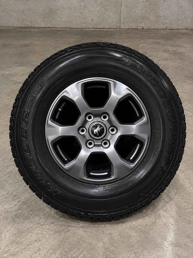 Bridgestone Dueler A/T 255/75/R17 Tires with Ford Bronco wheels, dovoz Kanada — foto 2 z 4