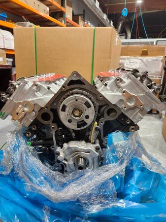 Brand nový 5.7L V8 Hemi Long Block Engine OE Mopar 68409309AA NON-MDS, dovoz USA — foto 10 z 12