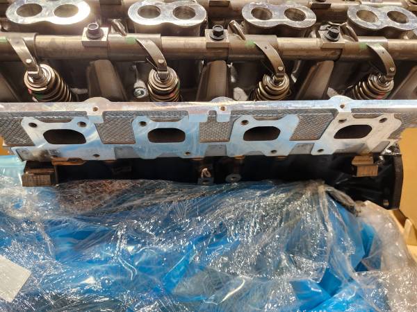 Brand nový 5.7L V8 Hemi Long Block Engine OE Mopar 68409309AA NON-MDS, dovoz USA — foto 11 z 12