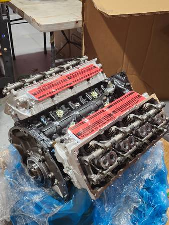 Brand nový 5.7L V8 Hemi Long Block Engine OE Mopar 68409309AA NON-MDS, dovoz USA — foto 4 z 12