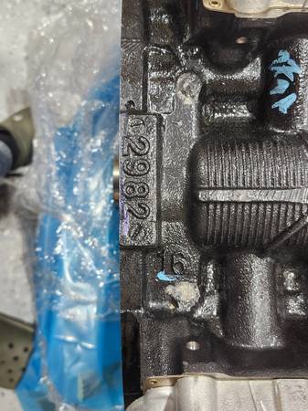 Brand nový 5.7L V8 Hemi Long Block Engine OE Mopar 68409309AA NON-MDS, dovoz USA — foto 9 z 12