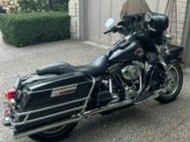 2007 Harley-Davidson Electra Glide, šedá, 22 000 km, dovoz Kanada — foto 3 z 5