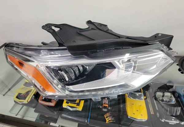 🔥 Genuine GM Traverse LED světlomet komplet sada (2018–2021), dovoz USA — foto 6 z 12