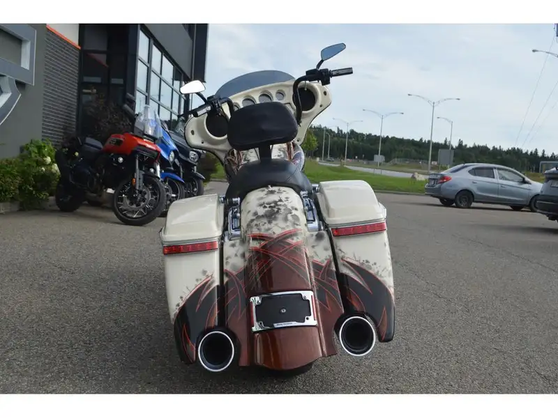 2017 Harley-Davidson Electra Glide, bílá, dovoz Kanada — foto 3 z 7