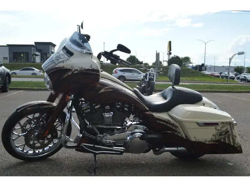 2017 Harley-Davidson Electra Glide, bílá, dovoz Kanada — foto 5 z 7