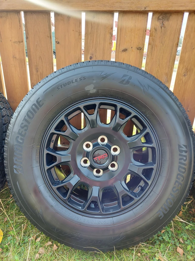 18" TRD Pro Wheels + Bridgestone Blizzak LT Winter Tires (265/70, dovoz Kanada — foto 2 z 5
