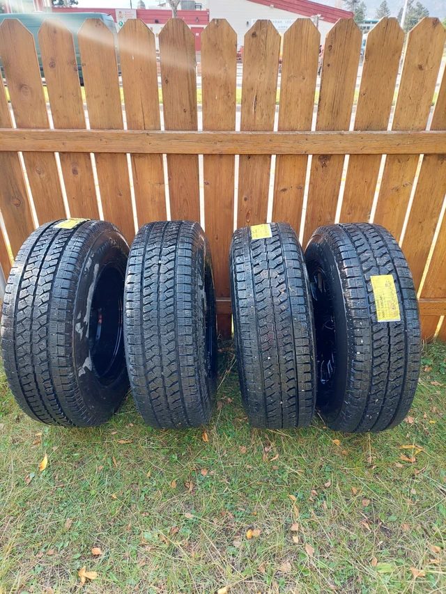 18" TRD Pro Wheels + Bridgestone Blizzak LT Winter Tires (265/70, dovoz Kanada — foto 3 z 5