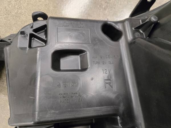 Genuine TOYOTA SEQUOIA / TUNDRA Headlights, dovoz USA — foto 4 z 12