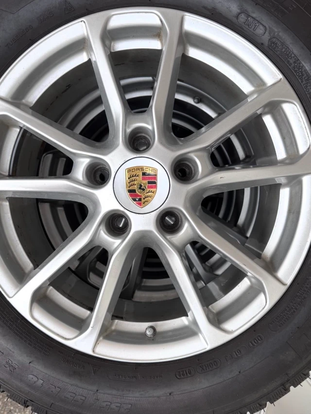Michelin Latitude Alpine Winter Tires on Porsche Alloy Rims, dovoz Kanada — foto 2 z 5