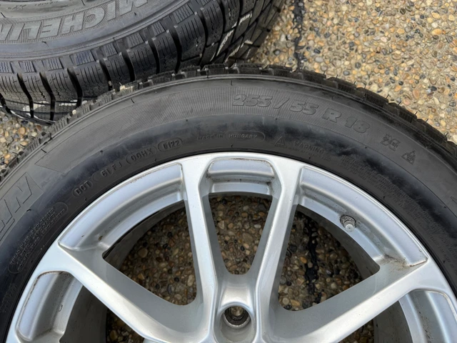 Michelin Latitude Alpine Winter Tires on Porsche Alloy Rims, dovoz Kanada — foto 4 z 5