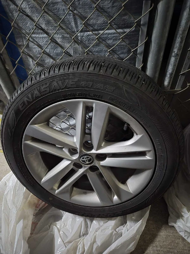 16 Inch OE Factory Toyota Corolla All Season Rims and Tires, dovoz Kanada — foto 3 z 5