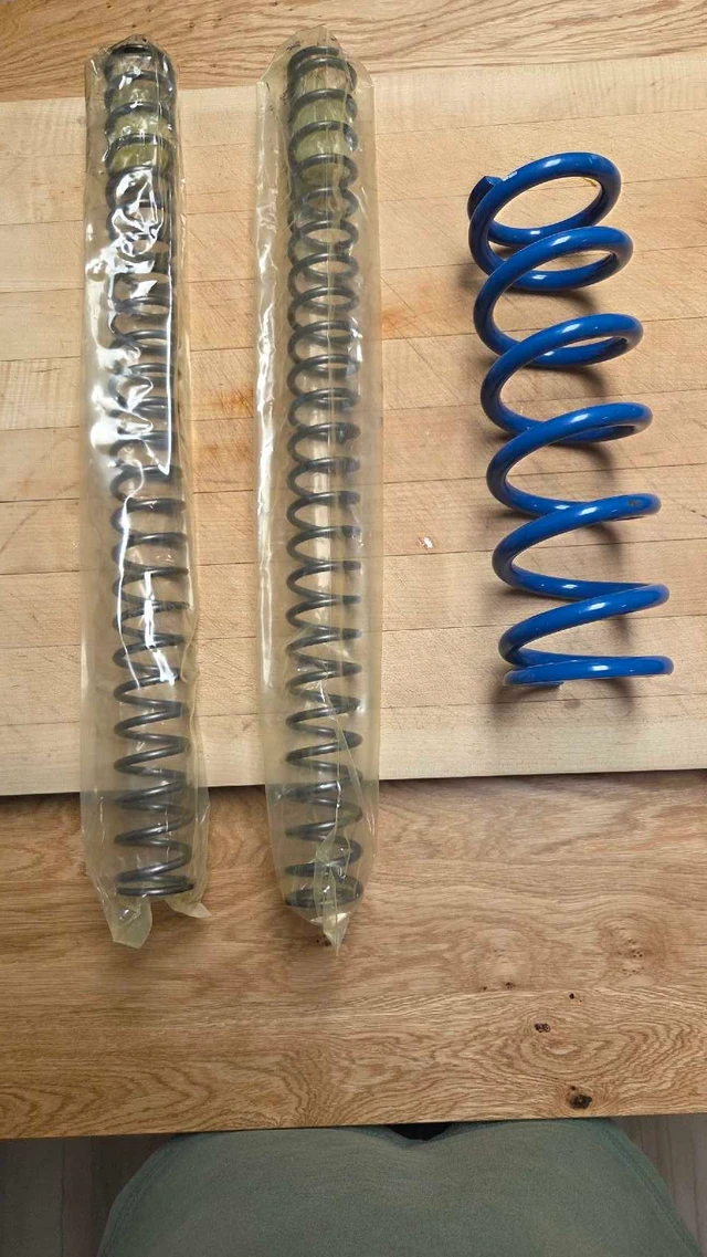 Dirt bike fork springs & shock spring, dovoz Kanada — foto 2 z 2
