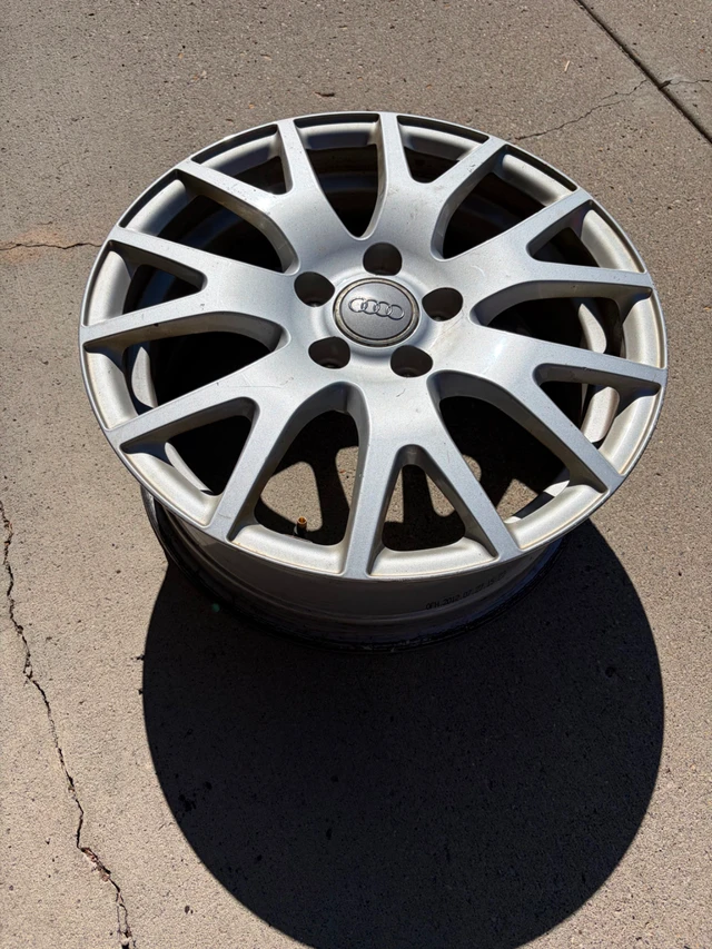 Audi Alloy Wheels, dovoz Kanada — foto 2 z 5