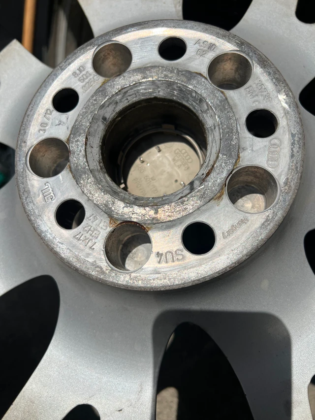 Audi Alloy Wheels, dovoz Kanada — foto 3 z 5