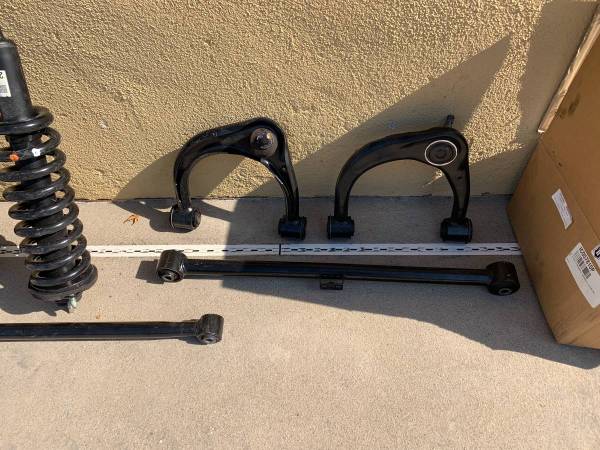 Brand nový Toyota 4Runner TRD Suspension parts, dovoz USA — foto 3 z 6