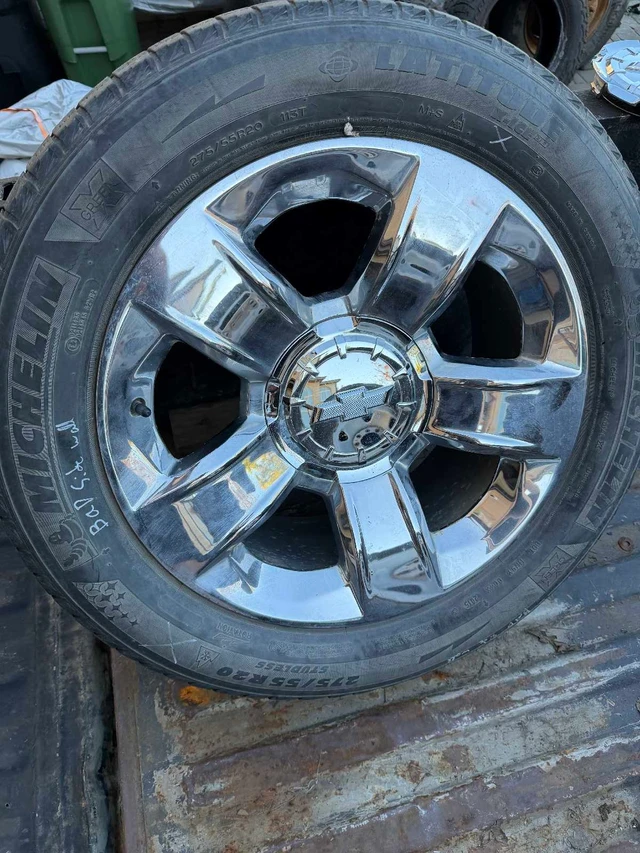 6 bolt OE Chevy chrome rims with TPMS, dovoz Kanada — foto 3 z 5