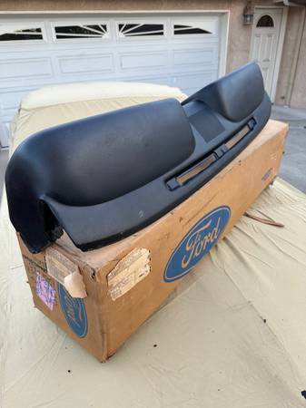 1969 1970 Ford Boss 429 / 302 Mach 1 NOS Dash Pad, dovoz USA — foto 1 z 9 1969 1970 Ford Boss 429 / 302 Mach 1 NOS Dash Pad, dovoz USA — foto 1 z 9