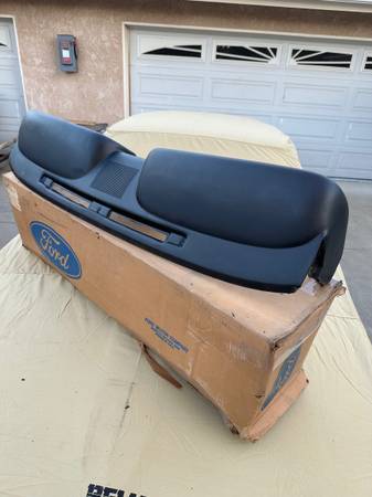 1969 1970 Ford Boss 429 / 302 Mach 1 NOS Dash Pad, dovoz USA — foto 2 z 9