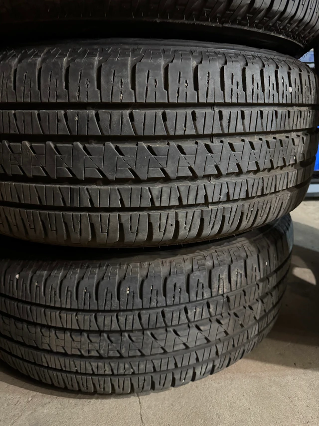 OEM RAM 1500 20” Wheels & Bridgestone Tires – 275/55R20, červená, dovoz Kanada — foto 5 z 5