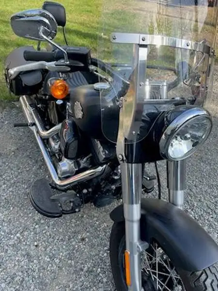 2017 Harley-Davidson Softail, černá, 2 500 km, dovoz Kanada — foto 6 z 11
