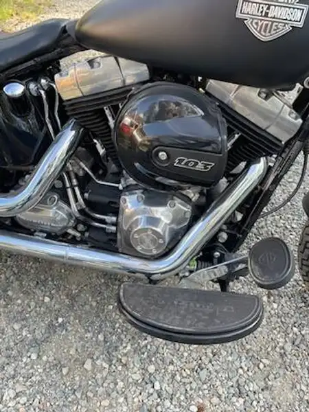 2017 Harley-Davidson Softail, černá, 2 500 km, dovoz Kanada — foto 7 z 11