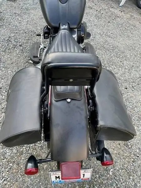 2017 Harley-Davidson Softail, černá, 2 500 km, dovoz Kanada — foto 8 z 11
