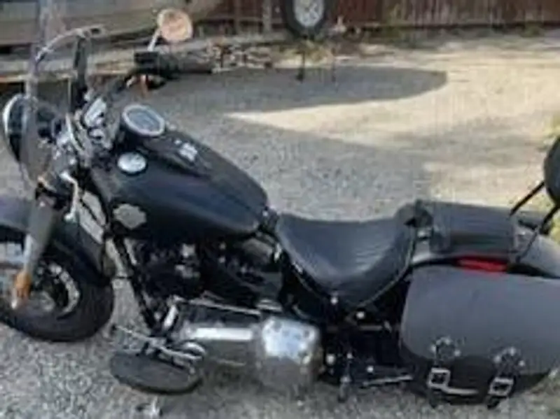 2017 Harley-Davidson Softail, černá, 2 500 km, dovoz Kanada — foto 9 z 11