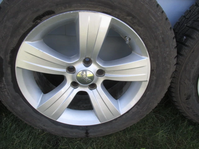 4 Ironman winter tires 215/60/17 on OE Jeep 5x114.3 alloys, dovoz Kanada — foto 4 z 5