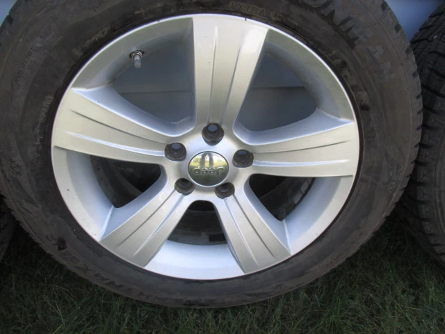 4 Ironman winter tires 215/60/17 on OE Jeep 5x114.3 alloys, dovoz Kanada — foto 5 z 5