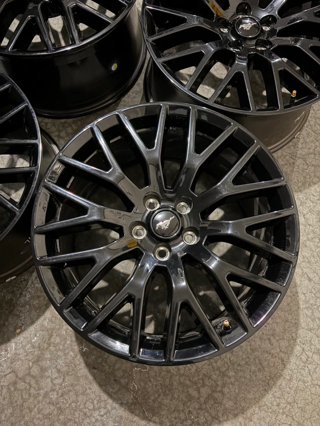 nový Factory Ford 19” Mustang GT S550 Premium Rims/Wheels 5x114, dovoz Kanada — foto 4 z 5