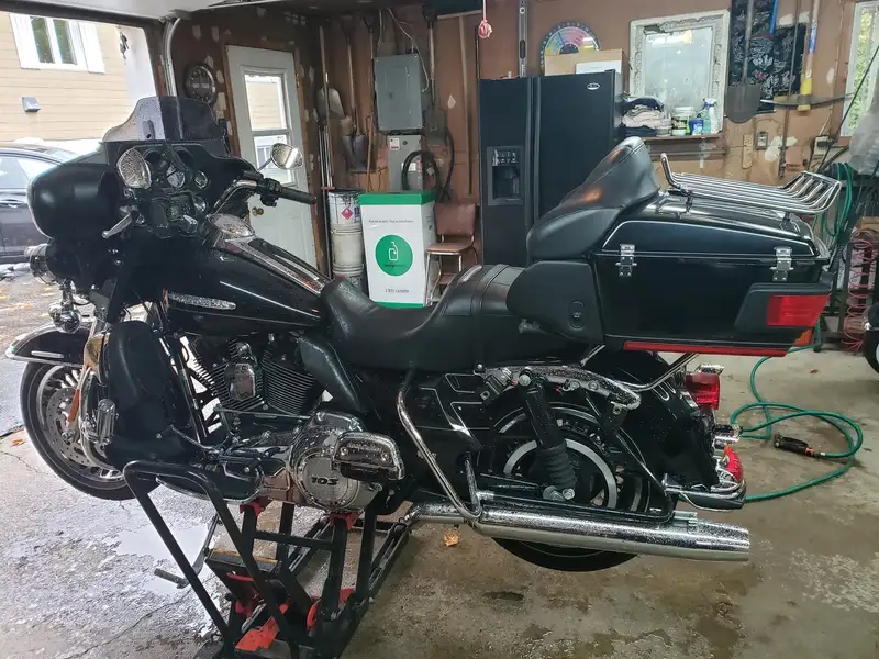 2011 Harley-Davidson Electra Glide, 43 598 km, dovoz Kanada — foto 2 z 3