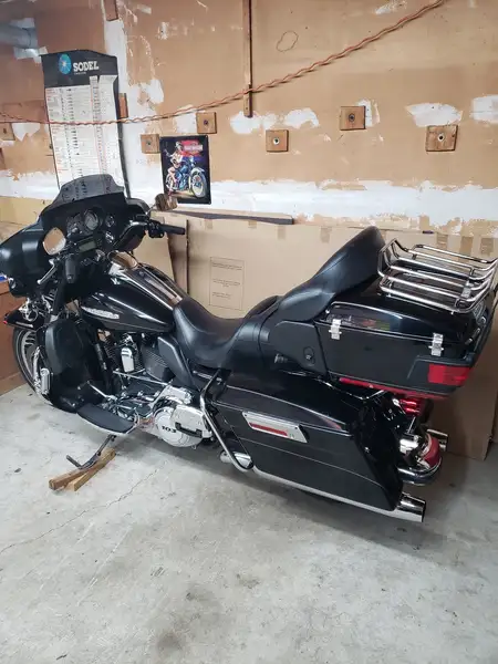 2011 Harley-Davidson Electra Glide, 43 598 km, dovoz Kanada — foto 3 z 3