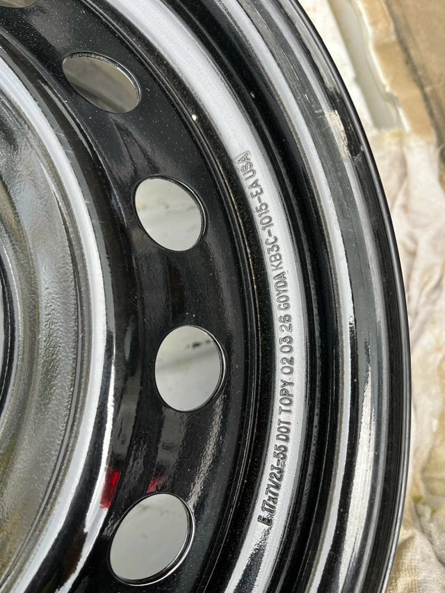 Ford OE Rims - $400 - Nearly New, dovoz Kanada — foto 2 z 5