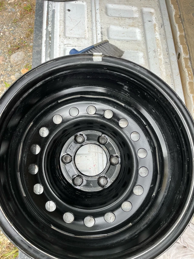 Ford OE Rims - $400 - Nearly New, dovoz Kanada — foto 3 z 5