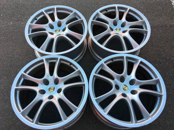 Set of Genuine OEM 21X10 ET50 Porsche Cayenne GTS rims good cond, dovoz Kanada — foto 4 z 5