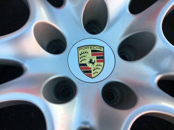 Set of Genuine OEM 21X10 ET50 Porsche Cayenne GTS rims good cond, dovoz Kanada — foto 5 z 5