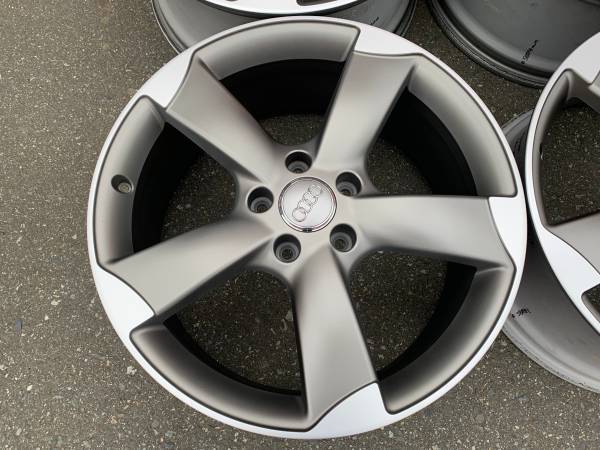 sada 21x9" Genuine Audi Q7 4L0601025CE ET60 5x130 rims as nový, dovoz Kanada — foto 4 z 5