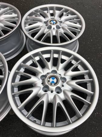 RARE - sada 18" Genuine BMW MV1 style 72 rims in showroom cond, dovoz Kanada — foto 4 z 5