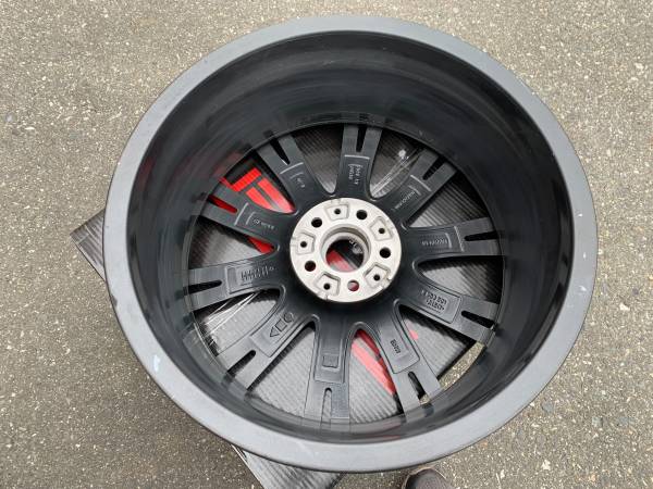 1 X Genuine 20x9 ET44 G30 G31 BMW individual style 759 zadní Rim, dovoz Kanada — foto 3 z 5
