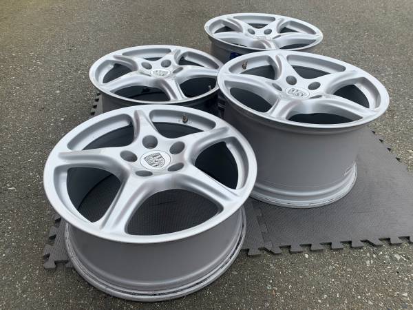 sada Genuine 19" Porsche 997 C2 Narrow Body Rims in good cond, dovoz Kanada — foto 3 z 5