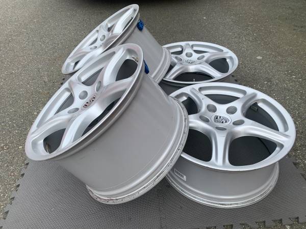 sada Genuine 19" Porsche 997 C2 Narrow Body Rims in good cond, dovoz Kanada — foto 4 z 5