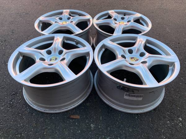 sada Genuine OE 18X8 18X9 Porsche Panamera rims in exc cond, dovoz Kanada — foto 2 z 5
