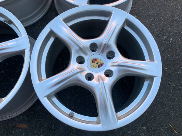 sada Genuine OE 18X8 18X9 Porsche Panamera rims in exc cond, dovoz Kanada — foto 4 z 5