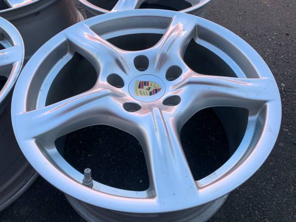 sada Genuine OE 18X8 18X9 Porsche Panamera rims in exc cond, dovoz Kanada — foto 5 z 5