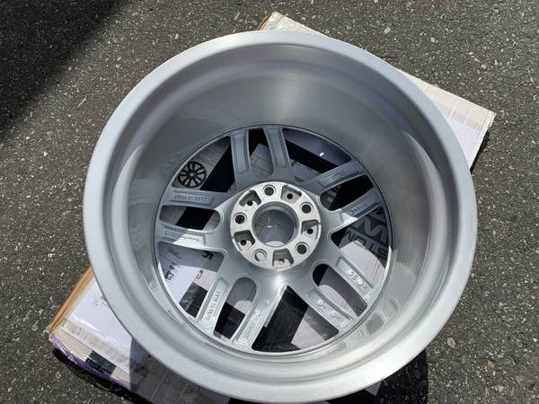 1 X single zadní BMW 2PC 18X8.5 ET50 Rim Style 71 rim as nový cond, dovoz Kanada — foto 4 z 5