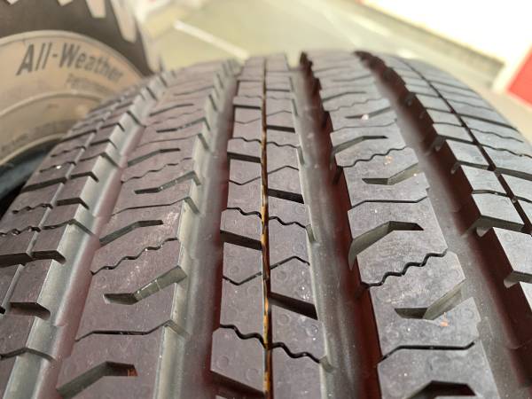 sada demontovaný 245/75/17 M+S 112S Nexen Rodian HTX2 with 90%, dovoz Kanada — foto 2 z 5