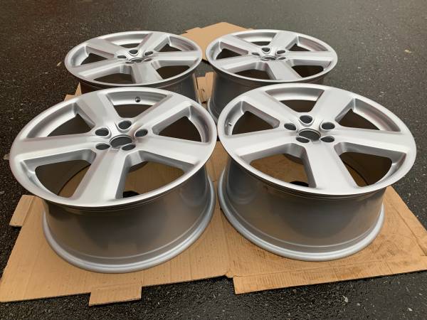 STUNNING - sada Genuine OE Audi A8 19x9" ET44 rims Like nový, dovoz Kanada — foto 3 z 5