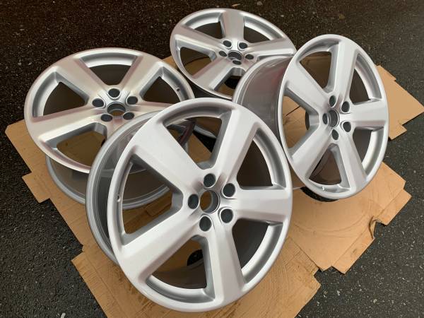 STUNNING - sada Genuine OE Audi A8 19x9" ET44 rims Like nový, dovoz Kanada — foto 5 z 5